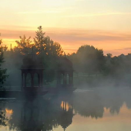 Gurudeva Bhavan Somogyvámos エクステリア 写真